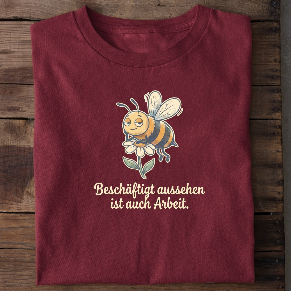 Unisex Bio-T-Shirt von Beyond Humor mit fleißiger Biene und dem Spruch 'Beschäftigt'