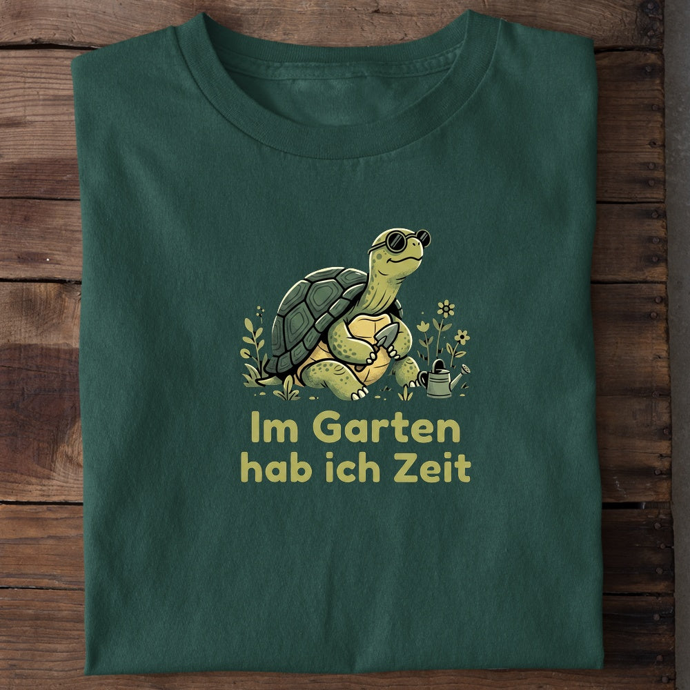 Unisex Bio-T-Shirt von Beyond Humor mit gemütlicher Schildkröte und dem Spruch 'Im Garten'