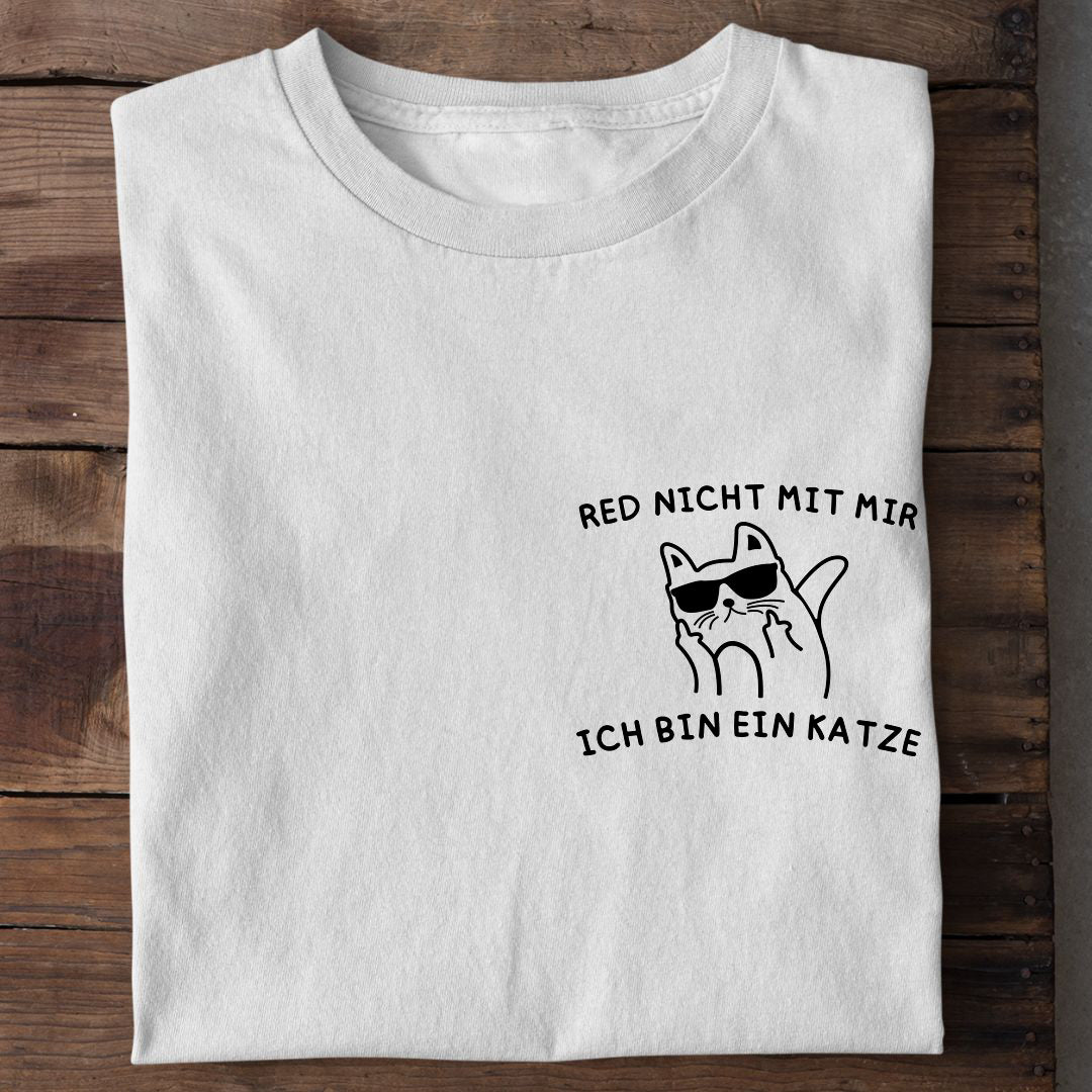 Red nicht mit T-Shirt