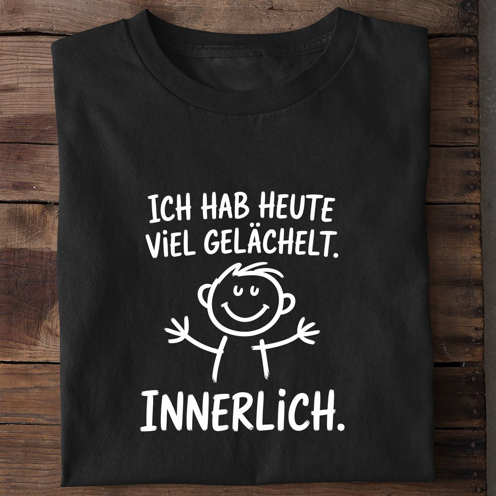 T-Shirt innerlich gelächelt, getragen