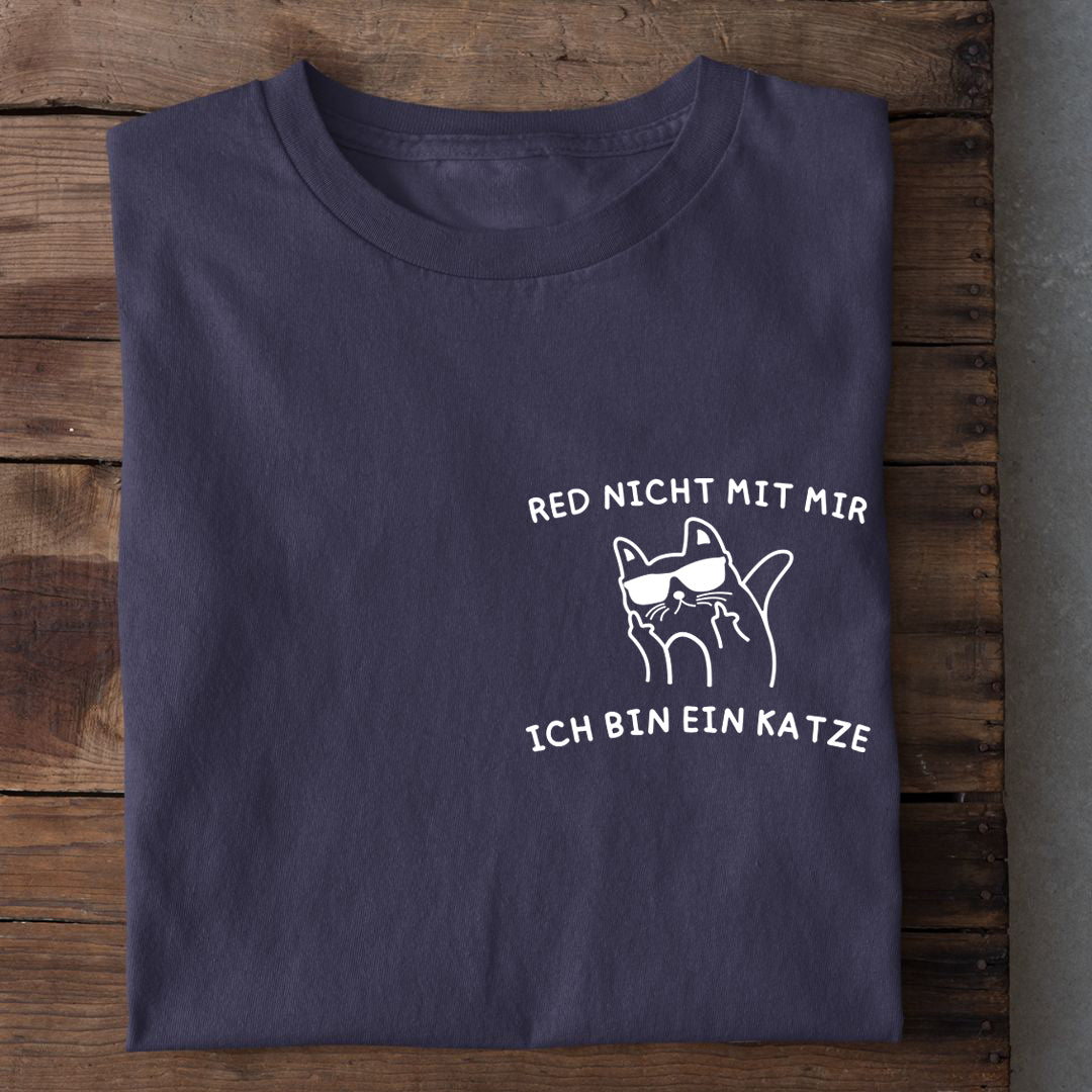 Red nicht mit T-Shirt