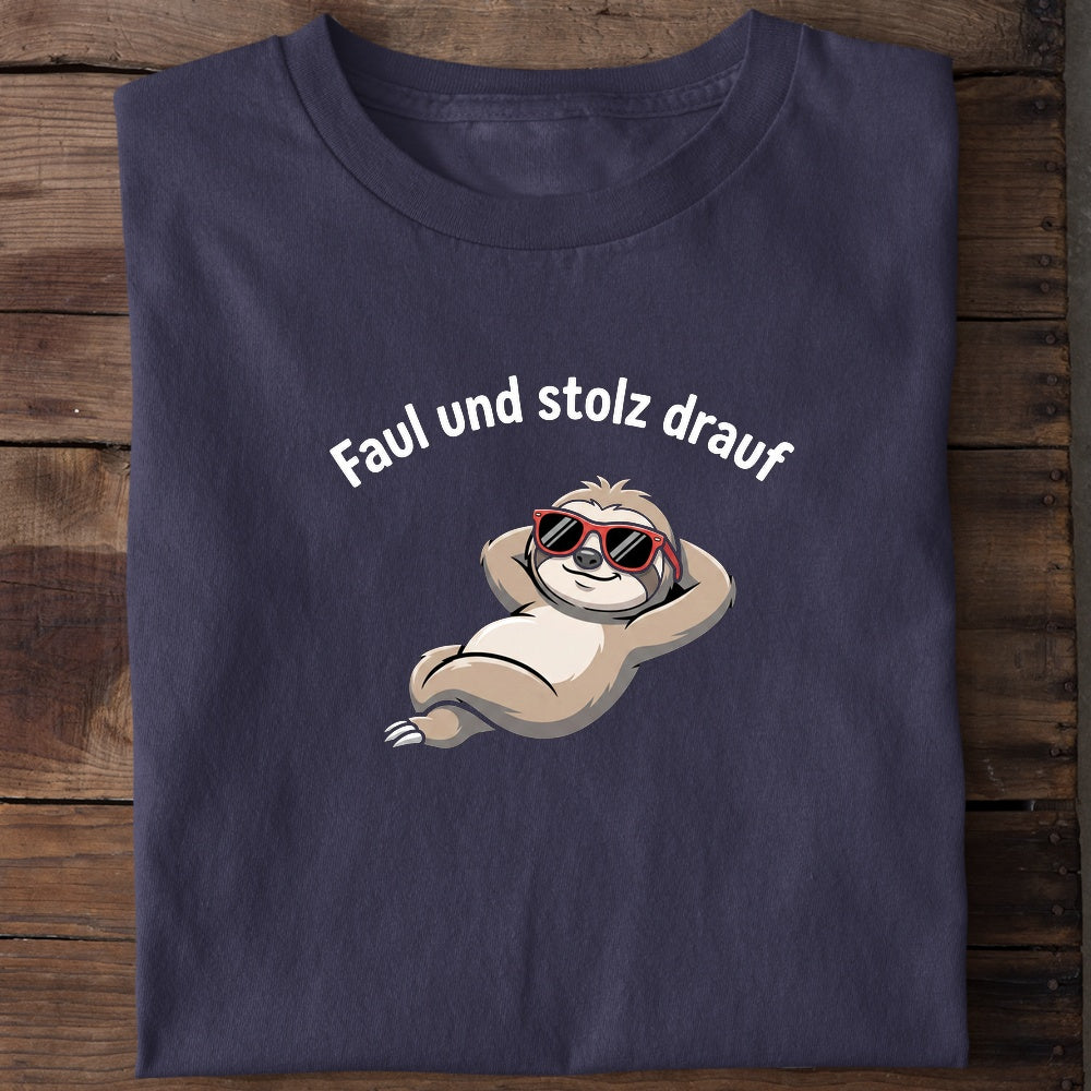 Unisex Bio-T-Shirt von Beyond Humor mit faulem Faultier und dem Spruch 'Faul und stolz'