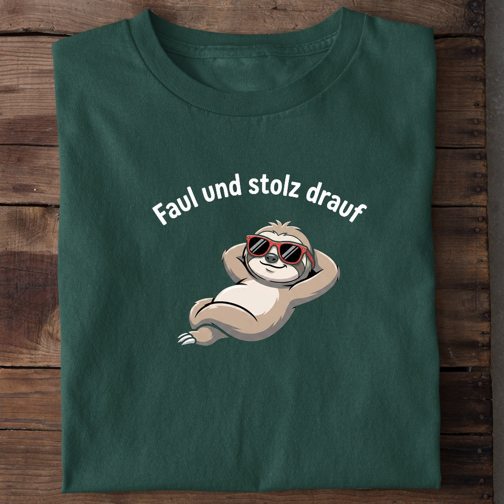 Unisex Bio-T-Shirt von Beyond Humor mit faulem Faultier und dem Spruch 'Faul und stolz'