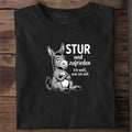 Unisex Bio-T-Shirt von Beyond Humor mit sturem Esel und dem Spruch 'Stur und zufrieden'