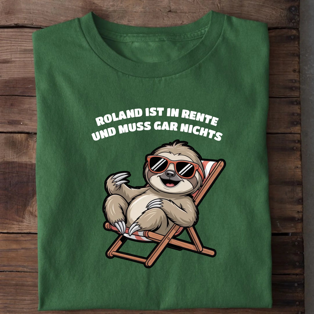 Unisex Bio-T-Shirt von Beyond Humor mit entspanntem Faultier und dem Spruch 'Rente Faultier' – Ansicht 4