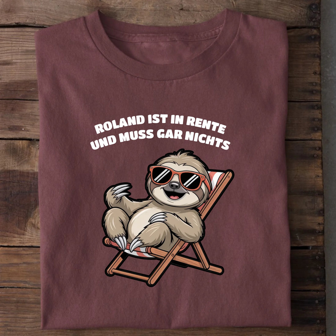 Unisex Bio-T-Shirt von Beyond Humor mit entspanntem Faultier und dem Spruch 'Rente Faultier' – Ansicht 3