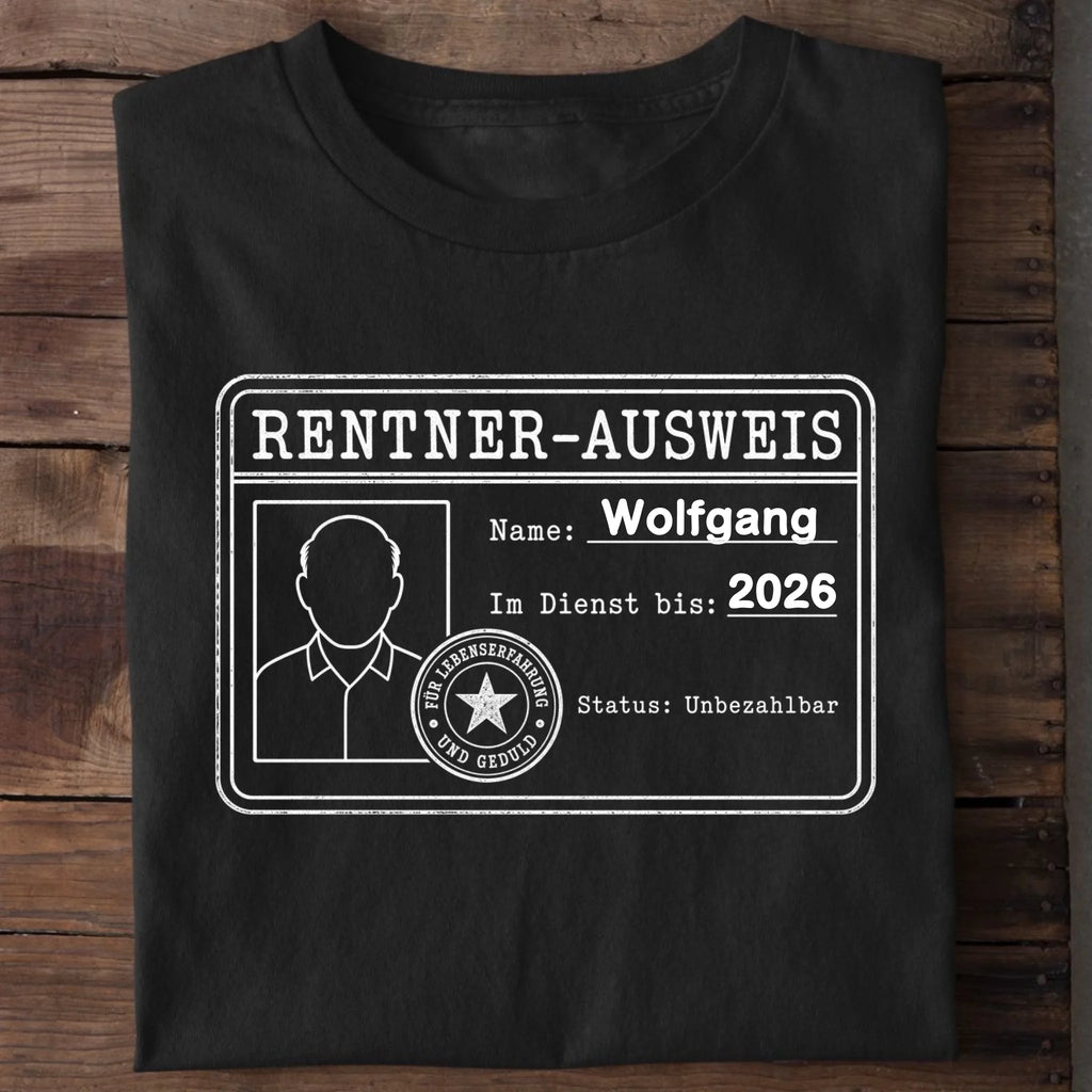 Personalisierbares T-Shirt mit Motiv 'Rentnerausweis', Ansicht 1