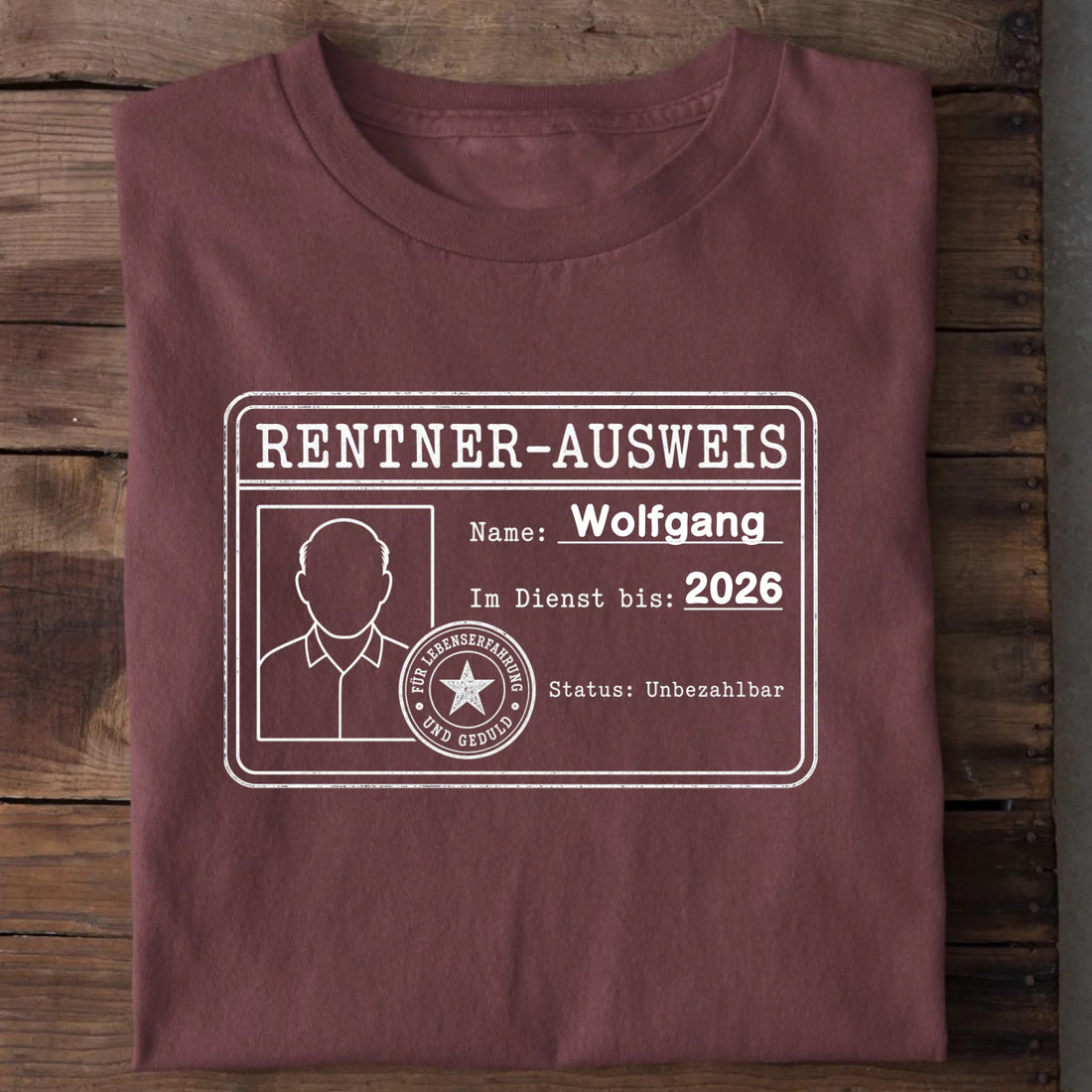 Personalisierbares T-Shirt mit Motiv 'Rentnerausweis', Ansicht 3