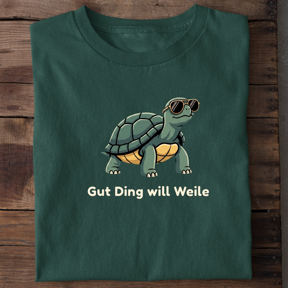 Unisex Bio-T-Shirt von Beyond Humor mit einer gemütlichen Schildkröte und dem Spruch 'Gut Ding will Weile'