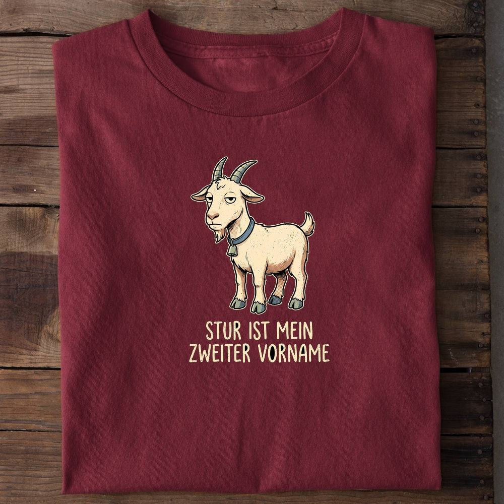 Unisex Bio-T-Shirt von Beyond Humor mit sturer Ziege und dem Spruch 'Stur ist mein zweiter Vorname'