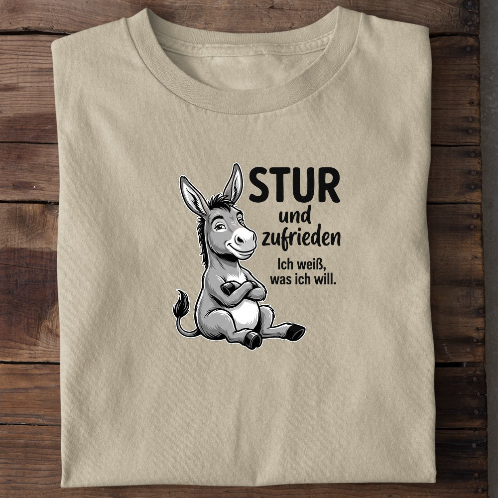 Unisex Bio-T-Shirt von Beyond Humor mit sturem Esel und dem Spruch 'Stur und zufrieden'