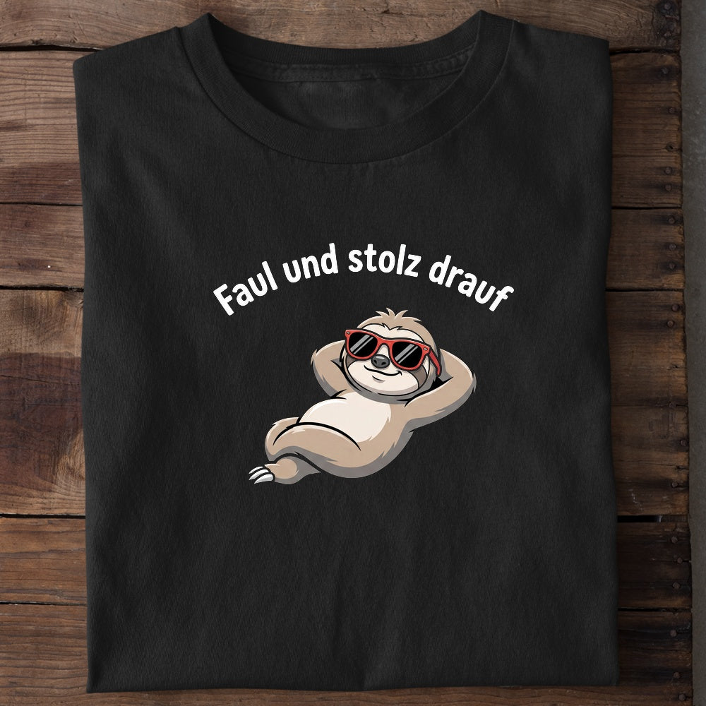 Unisex Bio-T-Shirt von Beyond Humor mit faulem Faultier und dem Spruch 'Faul und stolz'