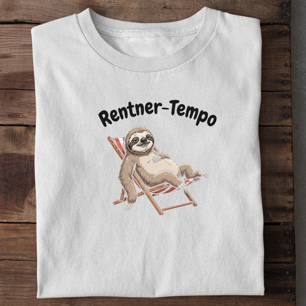 Unisex Bio-T-Shirt von Beyond Humor mit gemütlichem Faultier und dem Spruch 'Rentner-Tempo'