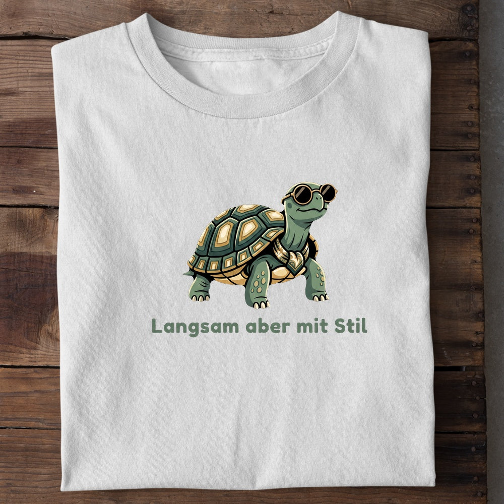 Unisex Bio-T-Shirt von Beyond Humor mit dem Spruch 'Langsam aber stabil'