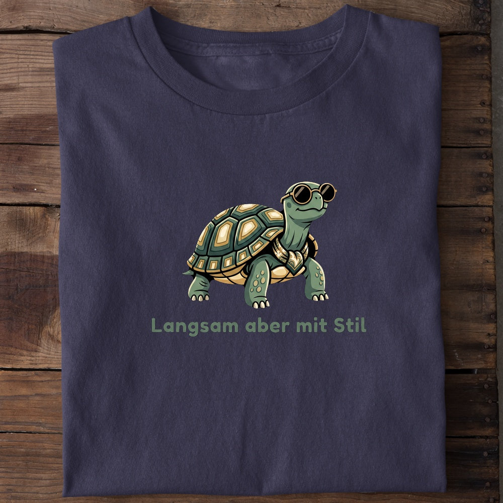 Unisex Bio-T-Shirt von Beyond Humor mit dem Spruch 'Langsam aber stabil'