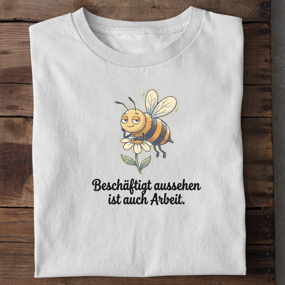 Unisex Bio-T-Shirt von Beyond Humor mit fleißiger Biene und dem Spruch 'Beschäftigt'