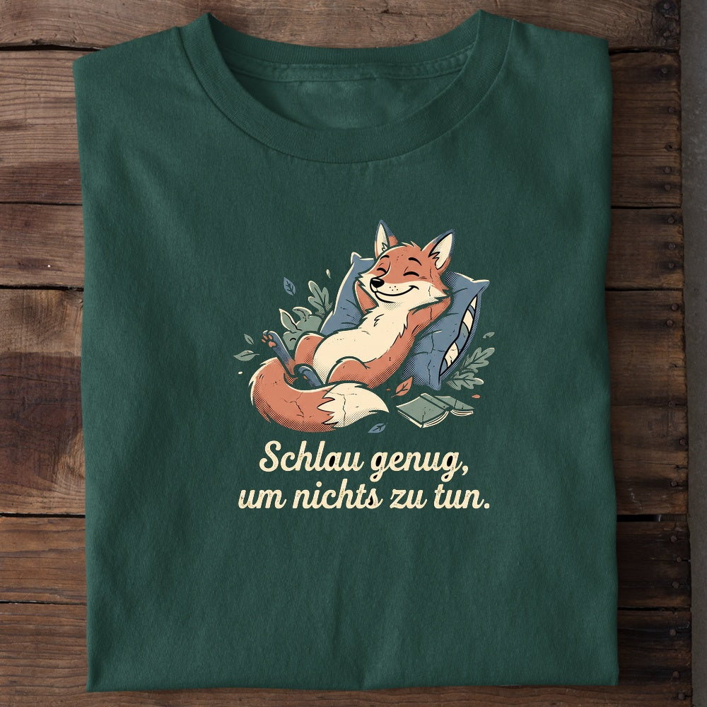 Unisex Bio-T-Shirt von Beyond Humor mit entspanntem Fuchs und dem Spruch 'Schlau genug, um nichts zu tun'