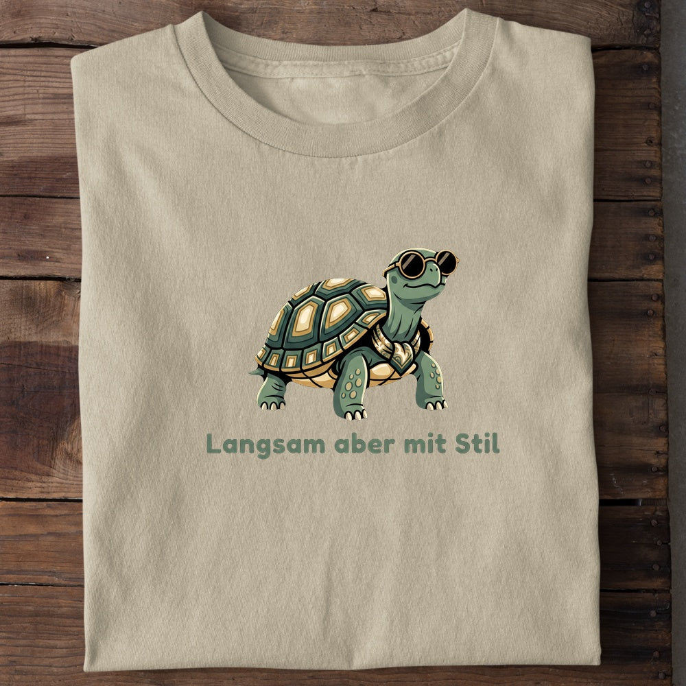 Unisex Bio-T-Shirt von Beyond Humor mit dem Spruch 'Langsam aber stabil'