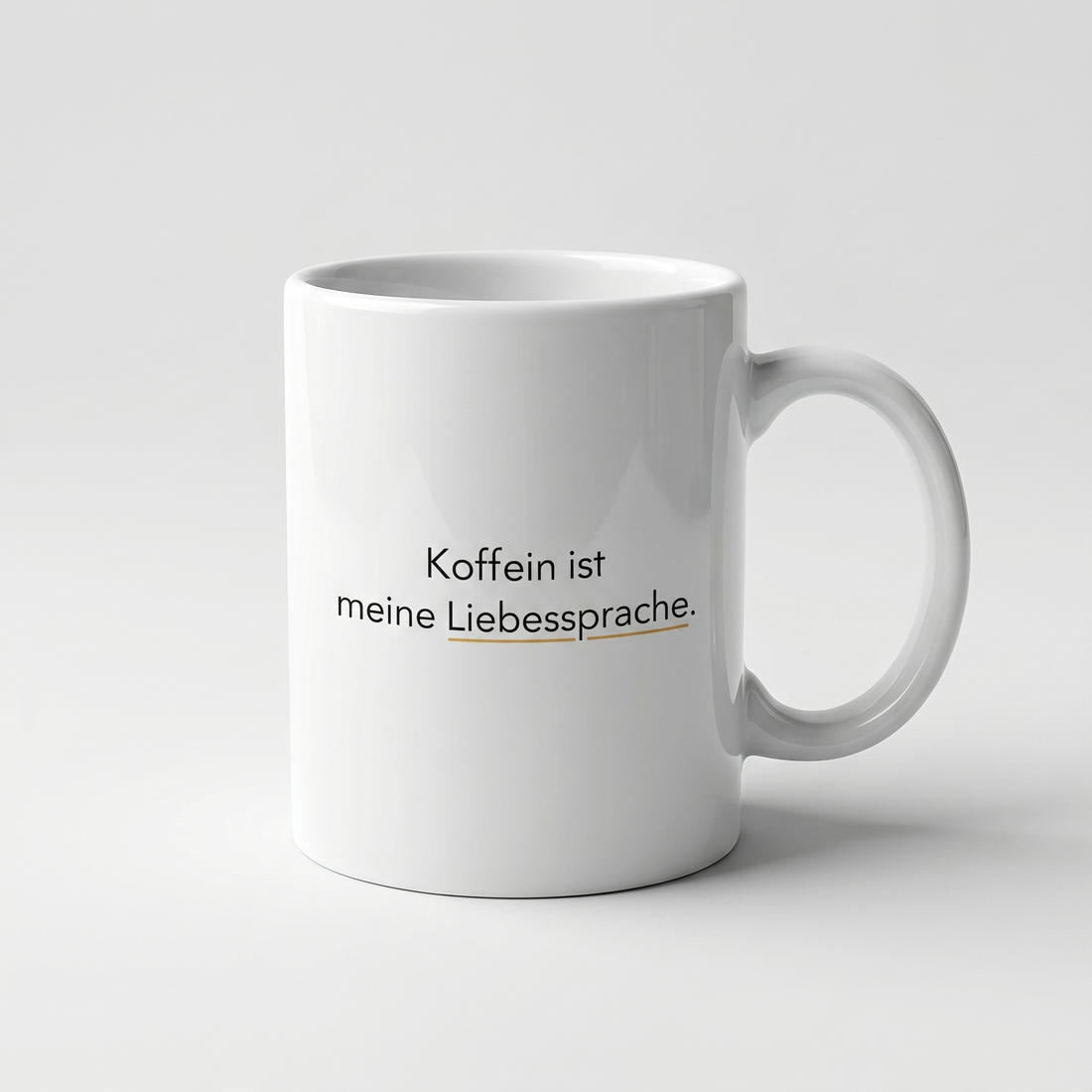 Lustige Tasse mit Spruch Koffein ist meine Liebessprache, Henkel seitlich