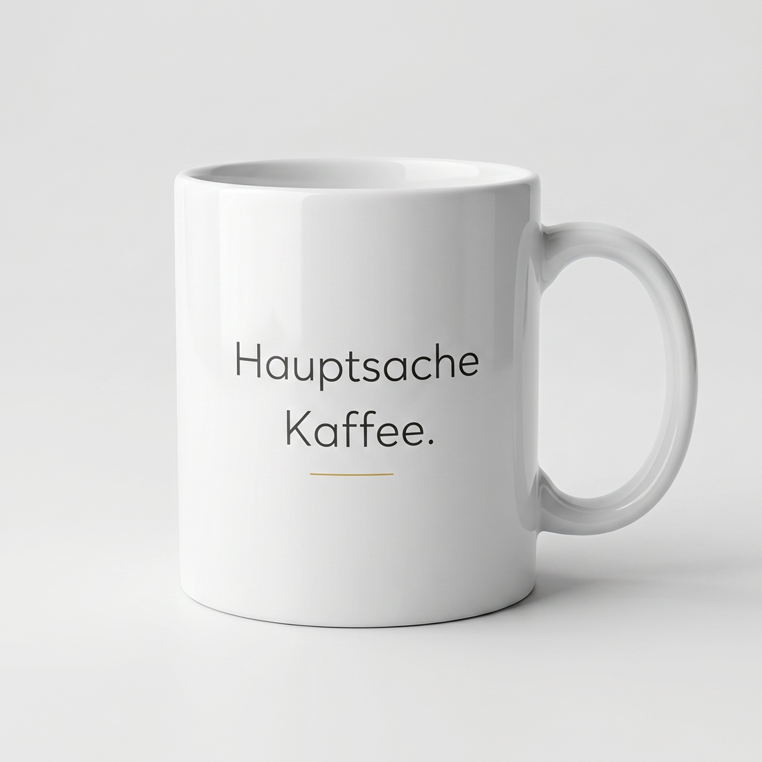 Lustige Tasse mit Spruch Hauptsache Kaffee, Henkel seitlich