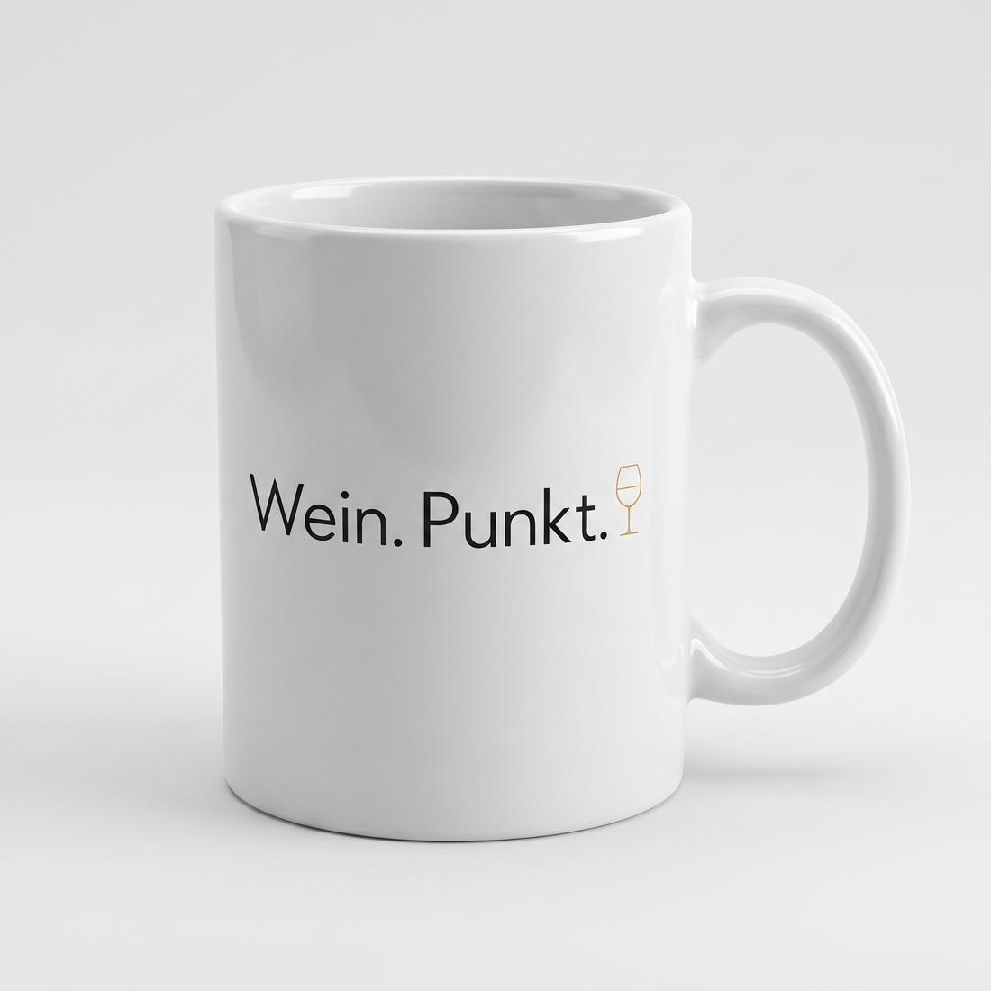 Lustige Tasse mit Spruch Wein. Punkt., Henkel seitlich