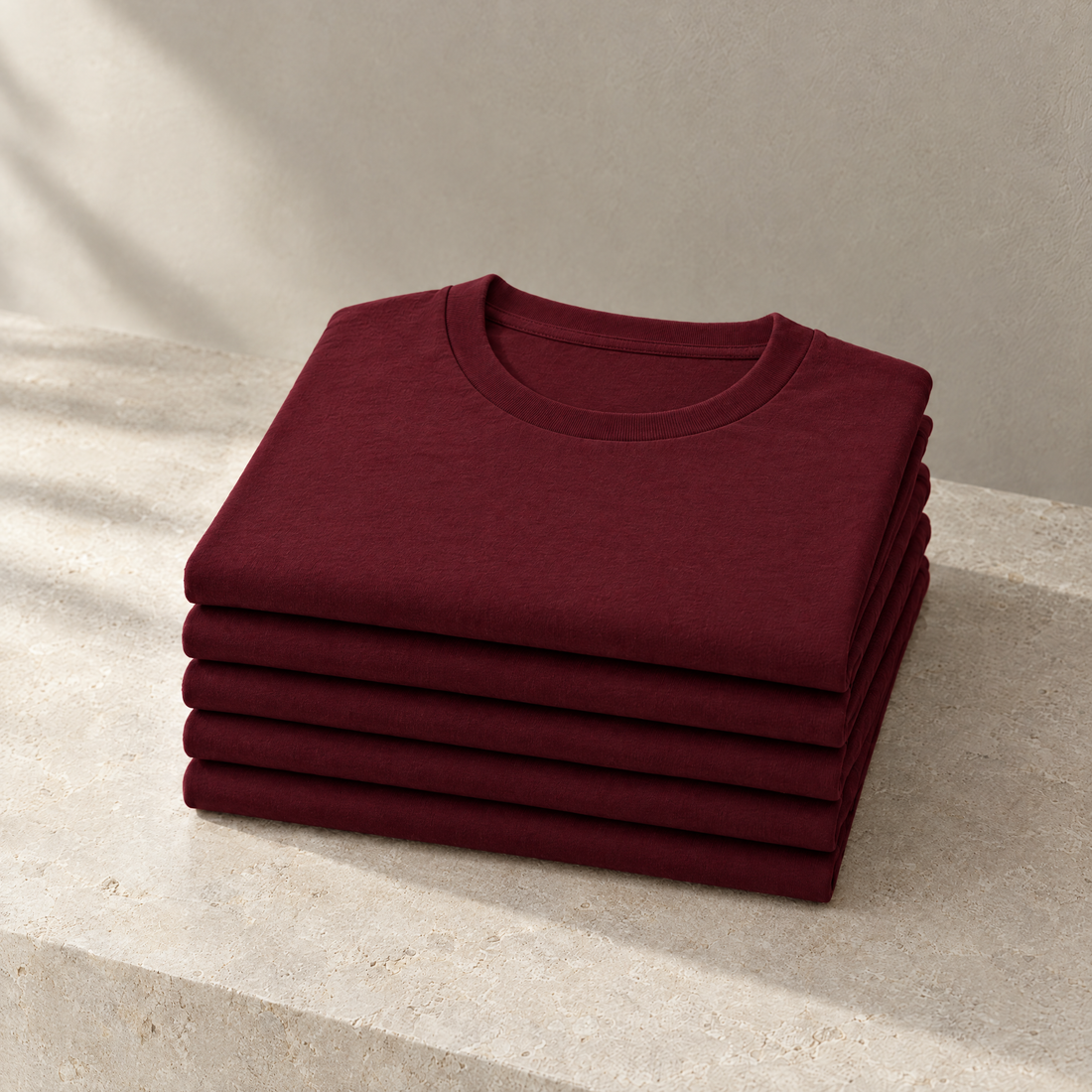 Basic T-Shirts Burgunder im Stapel